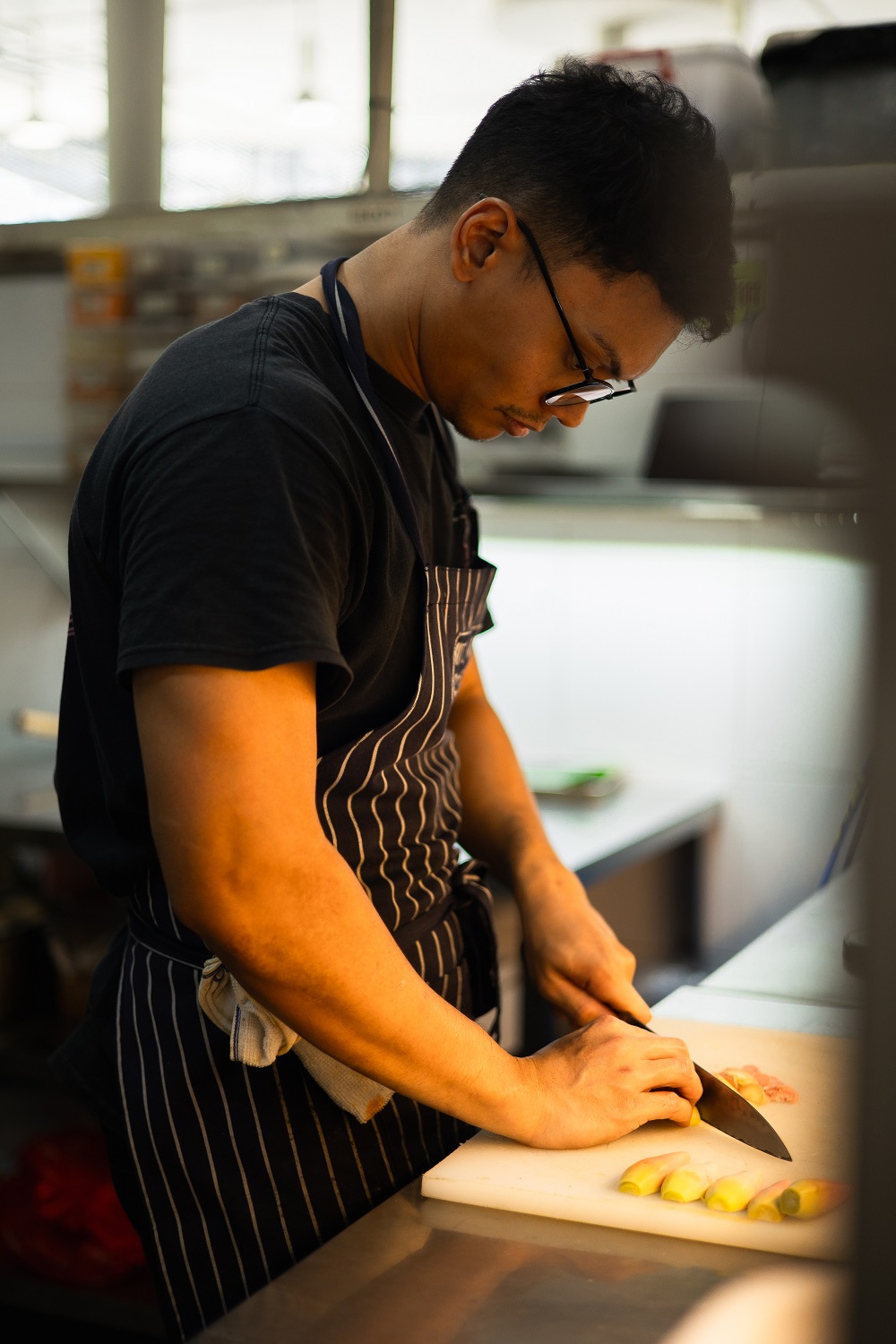 Chef Nurl Asyraffie chopping vegies